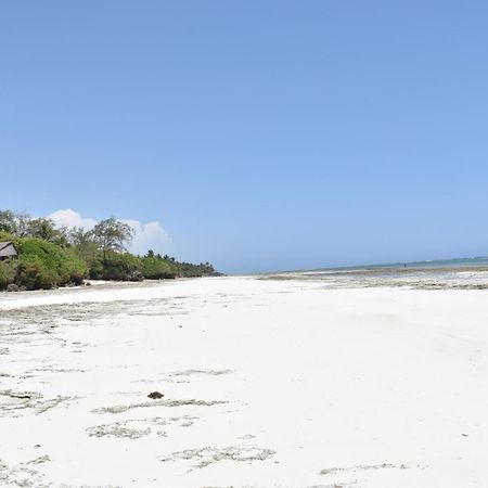 Galu Inn Diani Beach Exterior foto
