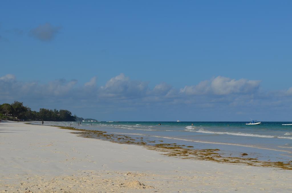 Galu Inn Diani Beach Exterior foto