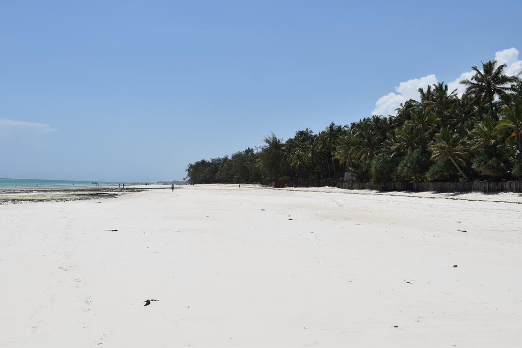 Galu Inn Diani Beach Exterior foto