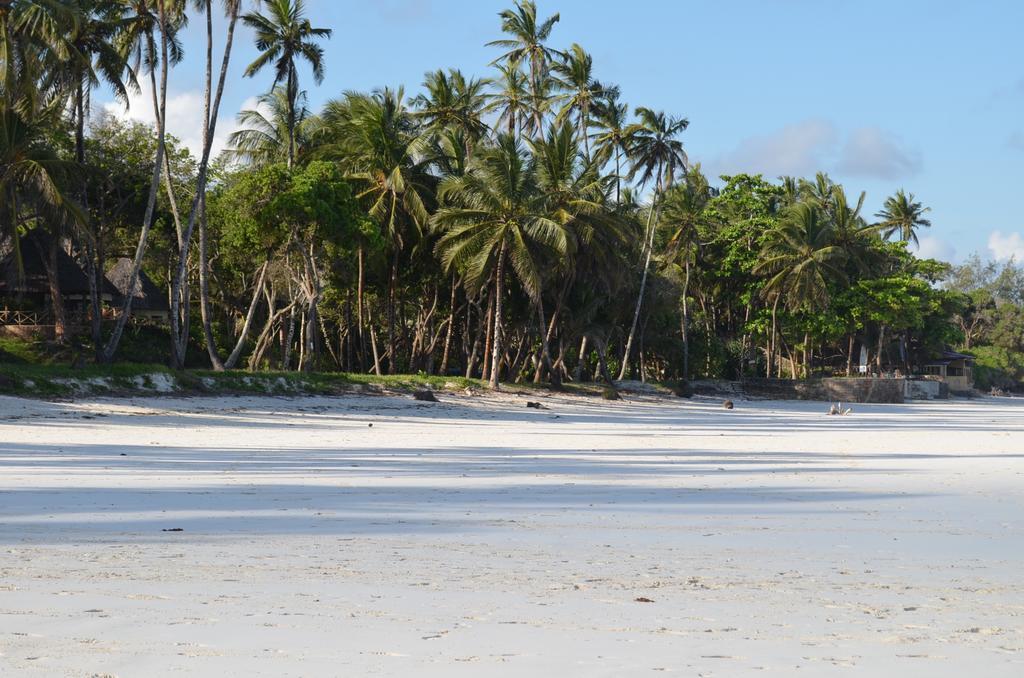 Galu Inn Diani Beach Exterior foto
